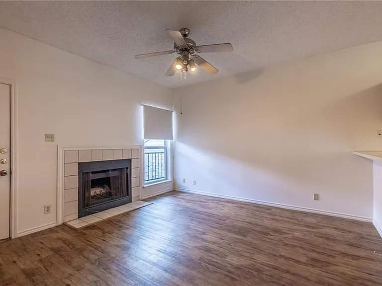 2414 Longview St #302 — Photo 6