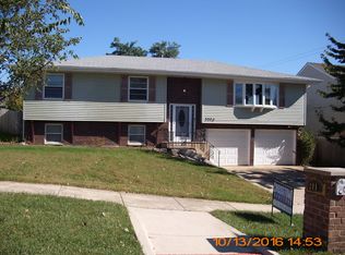 2008 Leness Ln, Crest Hill, IL 60403