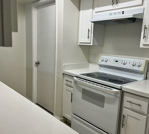 3rd image of 925 W Peoria Ave APT 11
