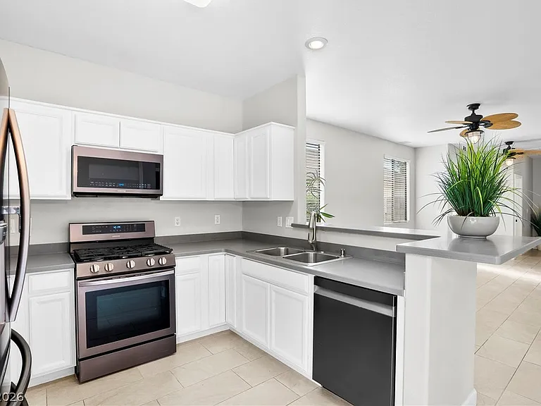 8824 Iron Hitch Ave — Photo 10