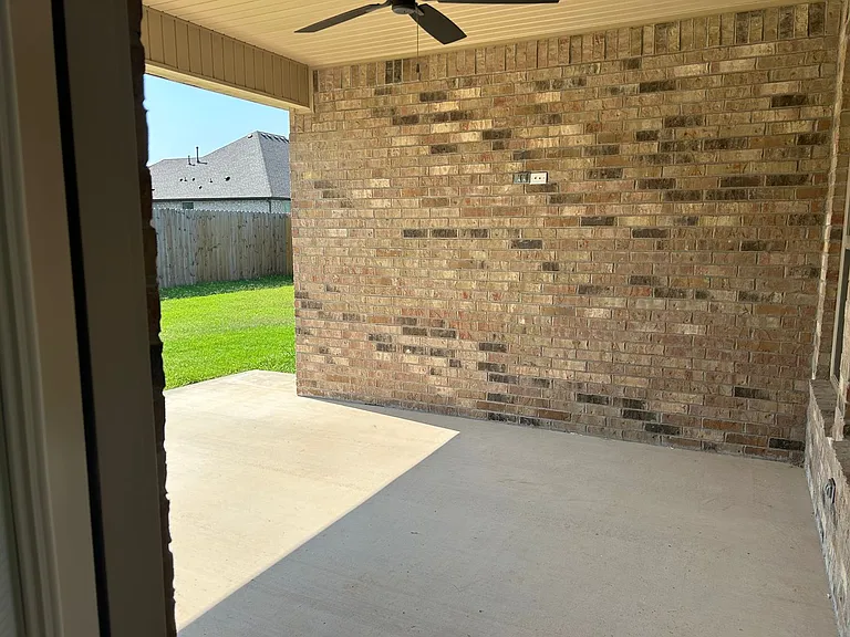 2412 Salmon St — Photo 15