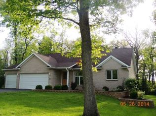 8083 Living Woods Dr, Rockford, IL 61109