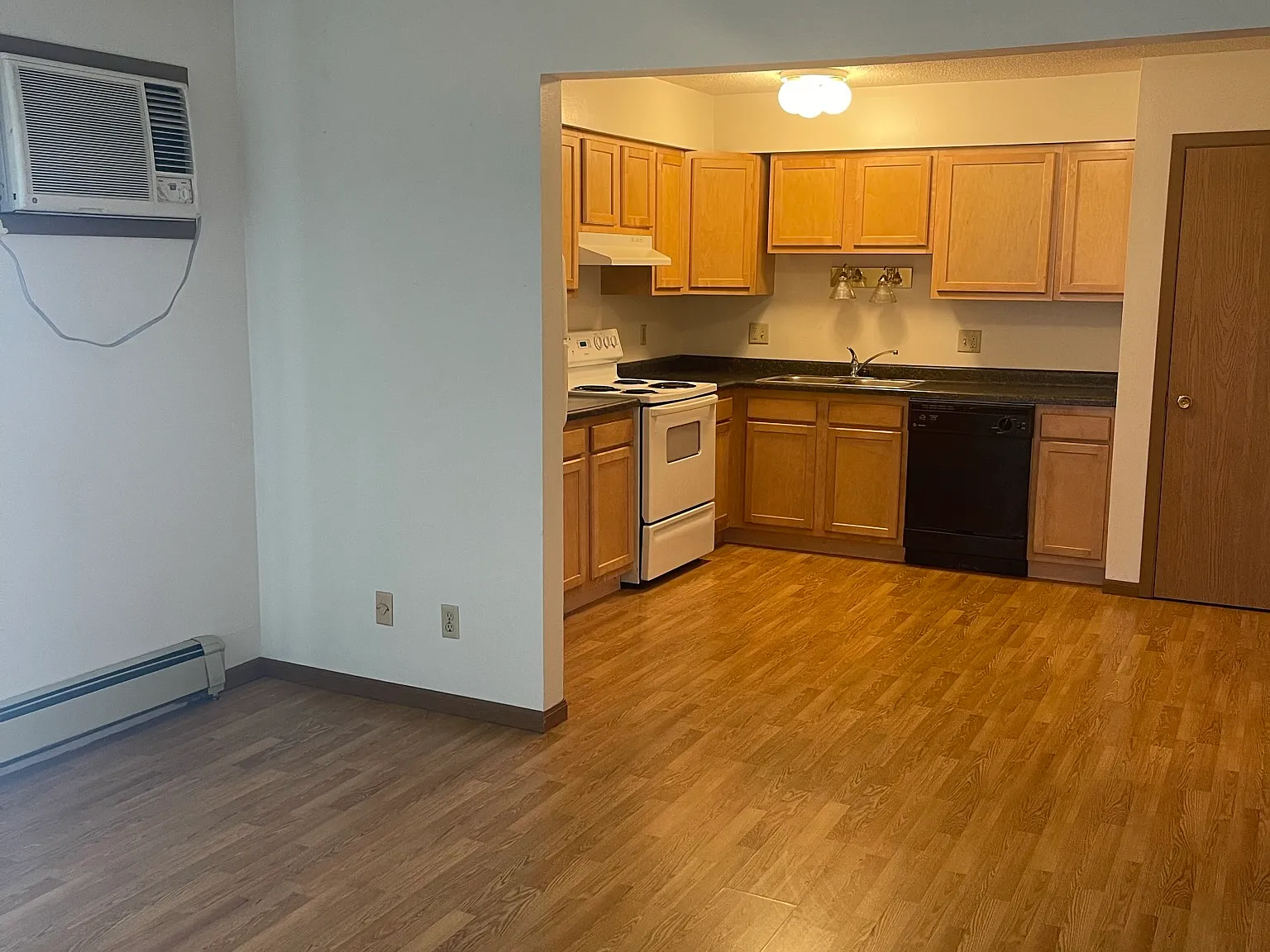 2 bed, $1,278 — Photo 4