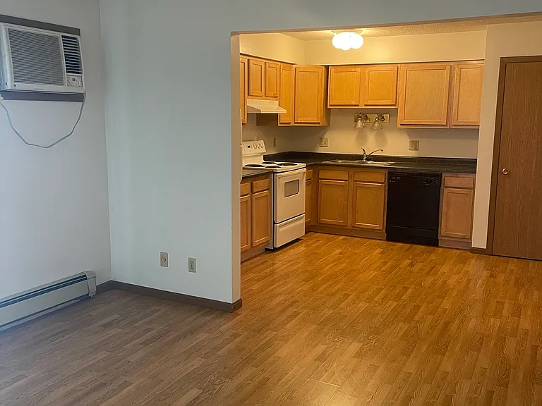 439 S Johnson St #4 — Photo 4