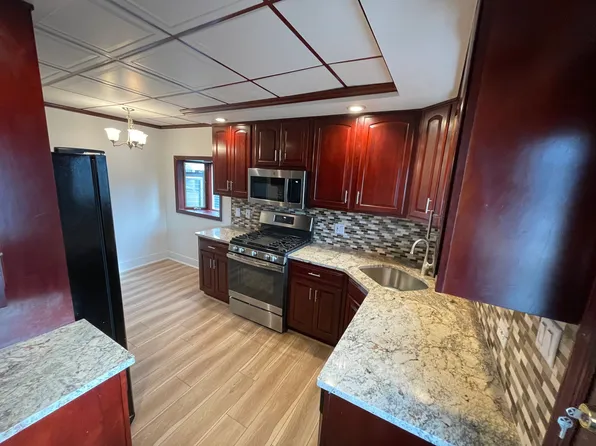 (undisclosed Address), Lindenhurst, NY 11757
