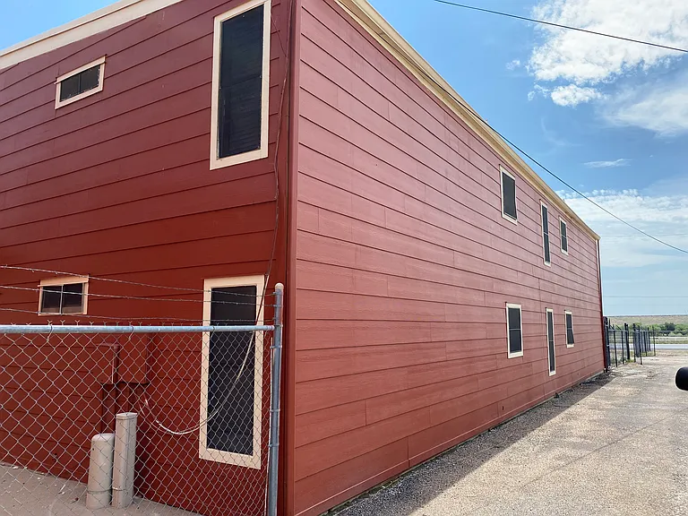 Sandpiper Apartments & Storage — Photo 4