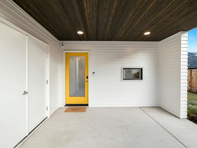 4809 N Kerby Ave — Photo 4