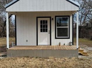 209 Decatur St, Bowie, TX 76230