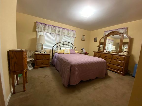 3rd image of 404 Hudson Dr