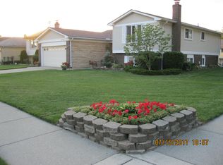2141 Michael Dr, Sterling Heights, MI 48310