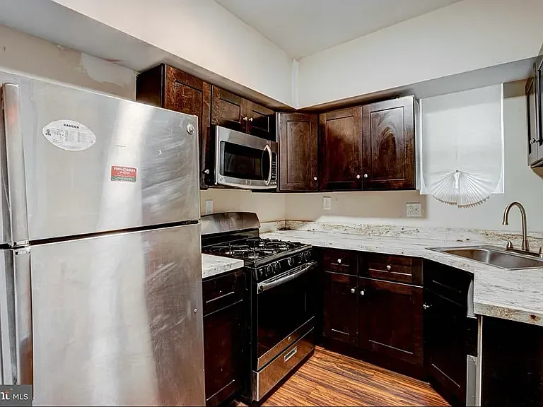 2 bed, 800 sqft, $1,400 — Photo 4