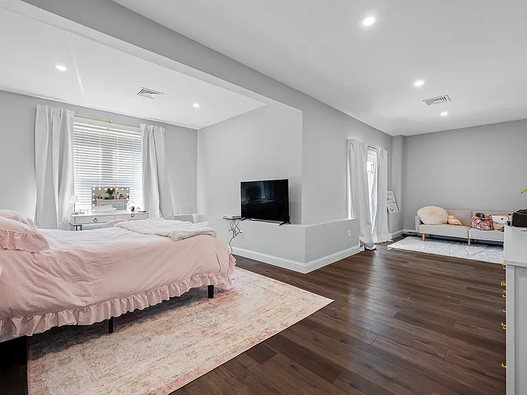 83 Upland St — Photo 26