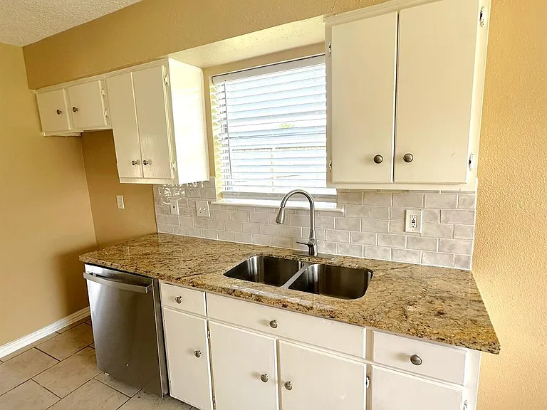 12210 Roandale Dr — Photo 22
