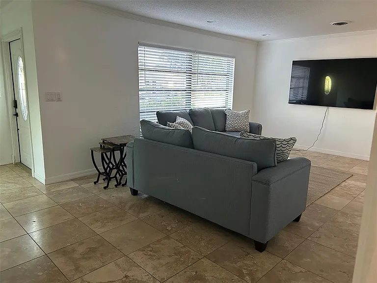 4431 NE 28th Ave — Photo 5