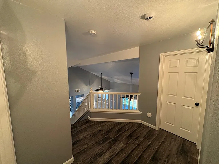 534 W Russell Ave — Photo 3
