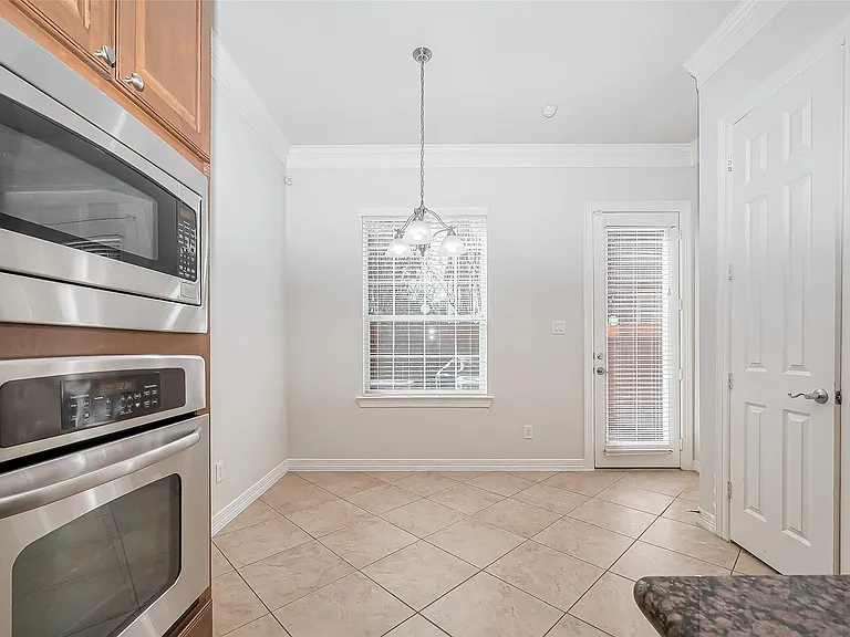 1522 Olive Park — Photo 15