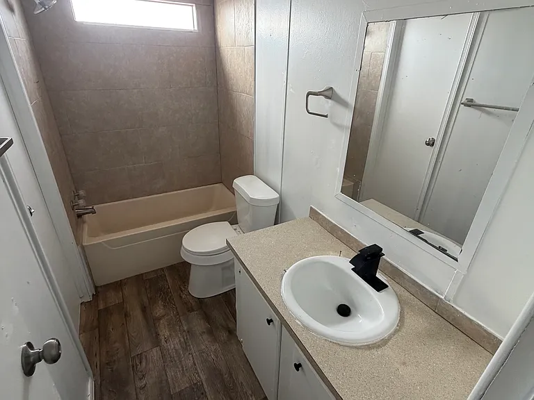 Hallway Full Bathroom