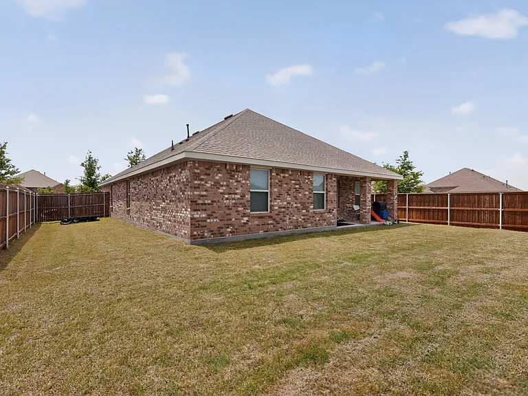 1114 Emerald Gate Dr — Photo 38