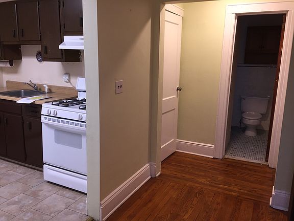 4th image of 25 Cove St APT 2