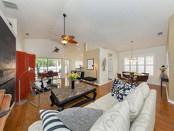 5th image of 610 Leslie Ln #86
