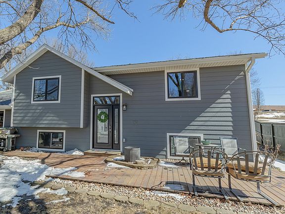 4th image of 2731 Center Lake Dr