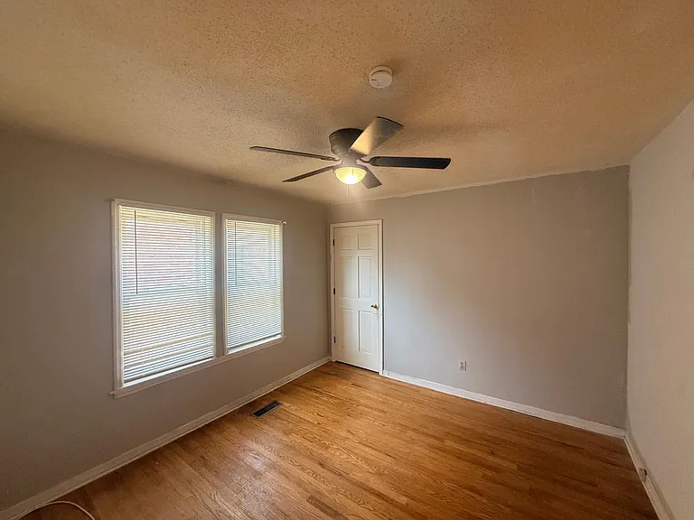 6148 Laura Ave — Photo 32