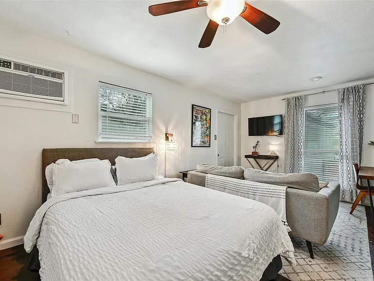 1103 Kenwood Ave #B — Photo 6