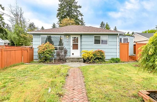 8408 33rd St W Photo 1