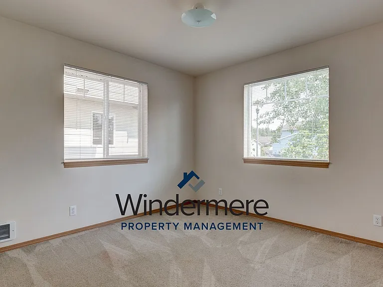 1401 : 1385 NW Elwha St — Photo 9