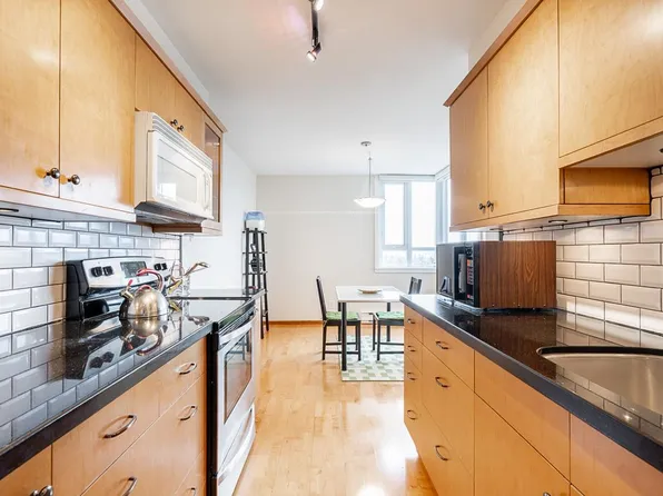 4160 Sardis St #1404, Burnaby, BC V5H 1K2