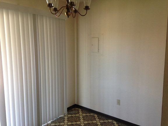 dining area (eat-in kitchen)