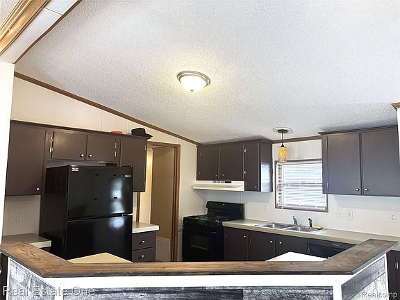5th image of 555 Turquoise Dr