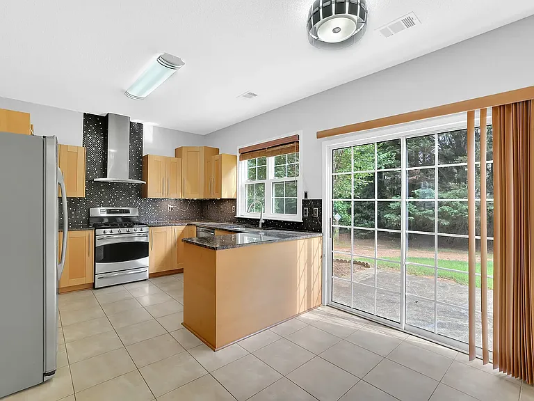 440 Chippenham Ct — Photo 8