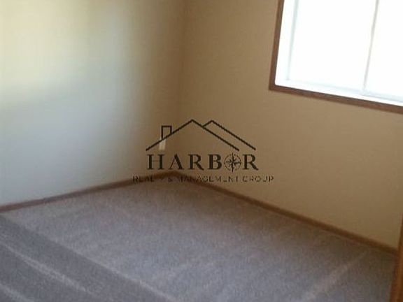 5th image of 3112 Rose Dr SE