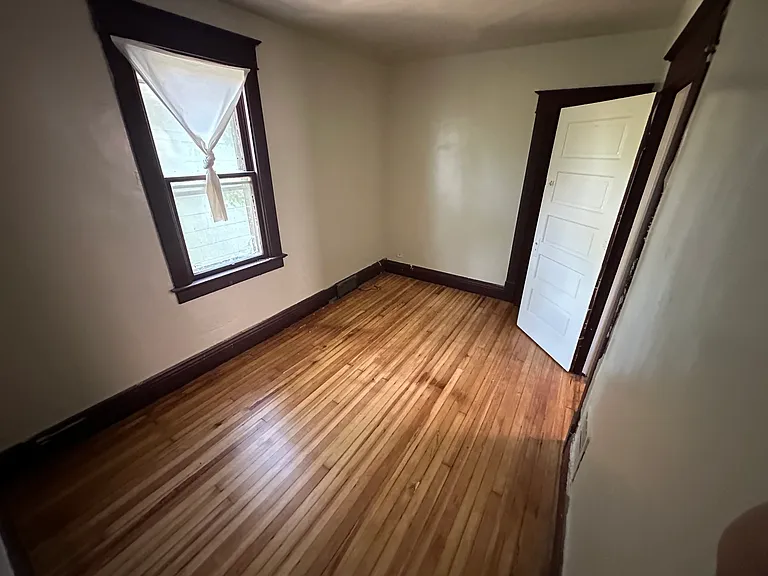 554 Tonawanda St — Photo 9