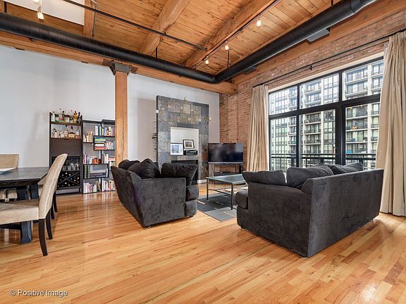 2nd image of 728 W Jackson Blvd APT 823