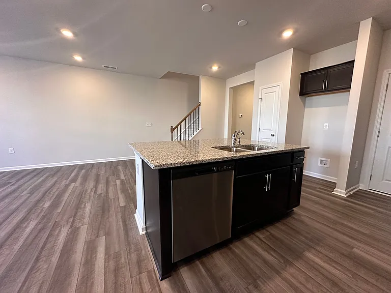 5927 Woodlawn Dr — Photo 7