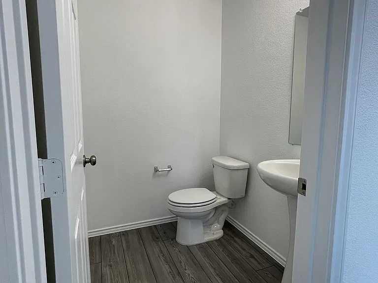 825 Breakwater Dr — Photo 17