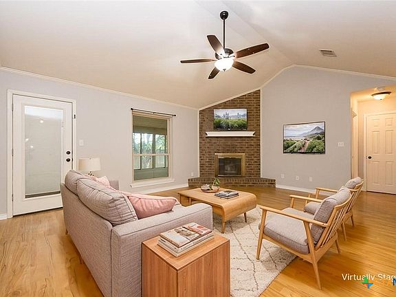 3rd image of 4904 Lindsey Dr
