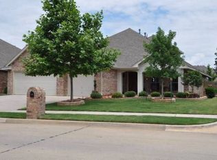 246 Barkley Dr, Lake Dallas, TX 75065