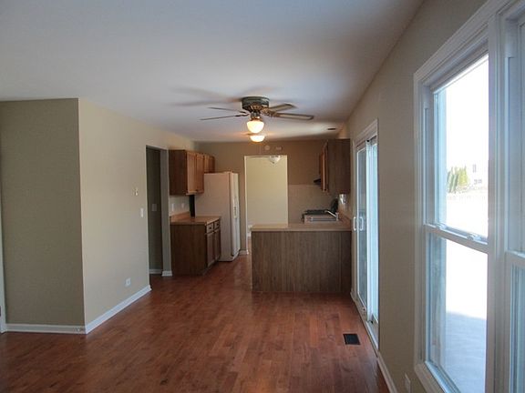 3rd image of 430 Farmhill Cir