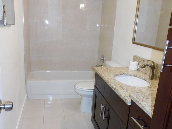 3rd image of 4091 SE 22nd Ave APT A