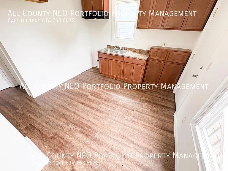 1994 Floral Ave — Photo 11