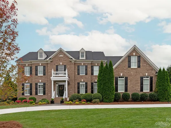 817 Wandering Way Dr, Waxhaw, NC 28173