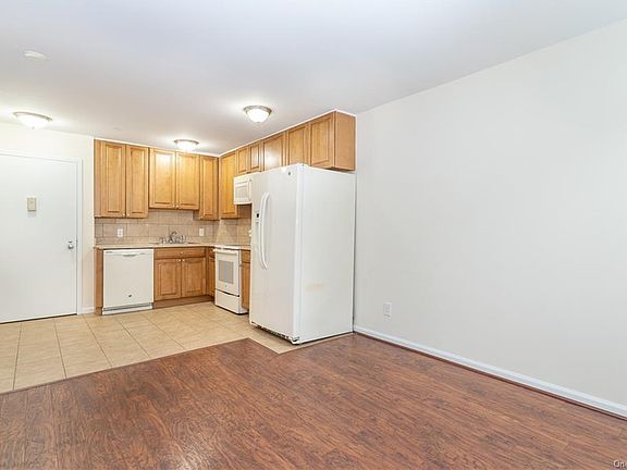 3rd image of 16 Ross St #1D