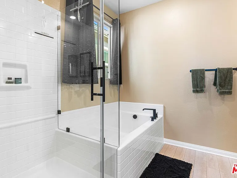720 Grace Ave — Photo 18