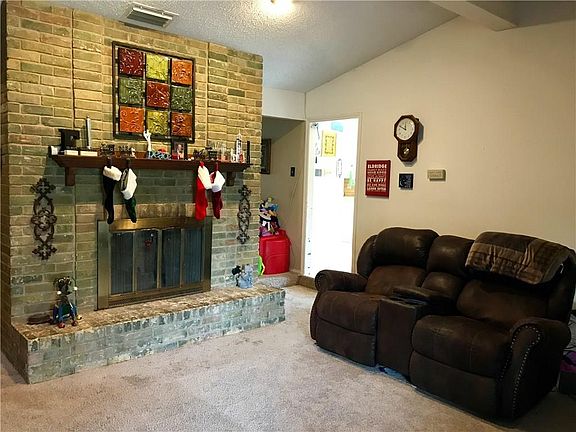 5th image of 213 Glenwick Pl
