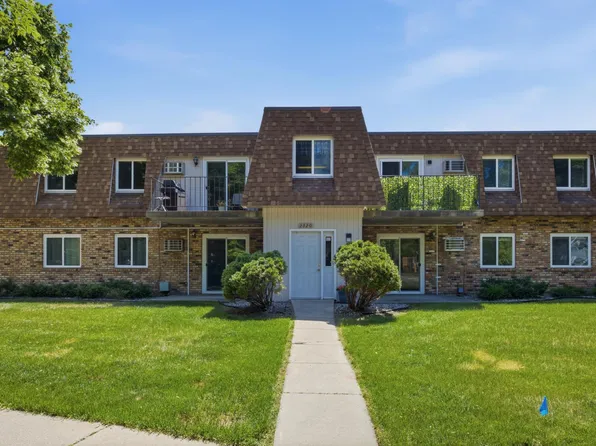 2320 20th Ave S APT 4, Fargo, ND 58103