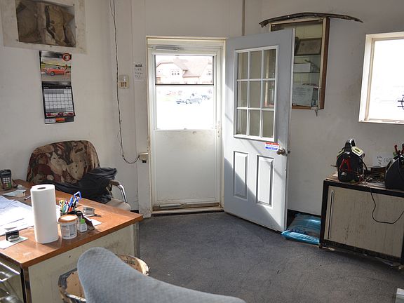 4th image of 8323 W Lincoln Ave
