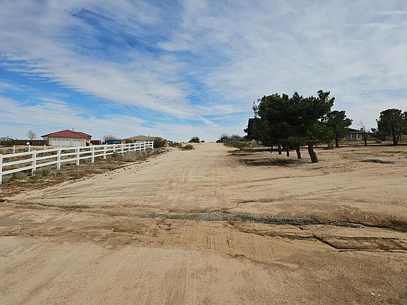 4th image of 26275 Rancho St